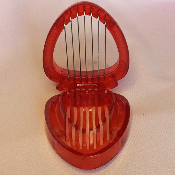FINAL SALE PRICE Opaque Vented Storage & Strawberry Slicer - Picture 5 of 6